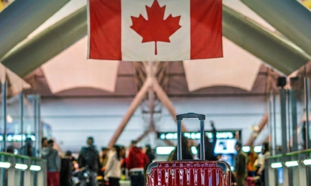 ¿Es seguro viajar sola a Canadá con WH?
