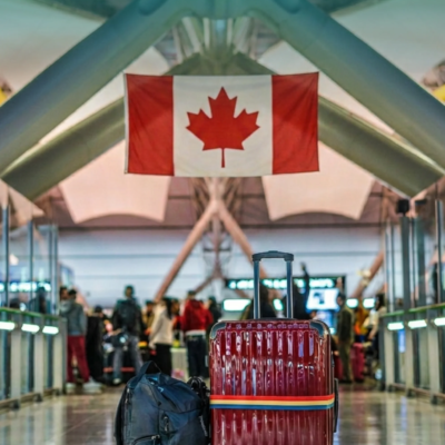 ¿Es seguro viajar sola a Canadá con WH?